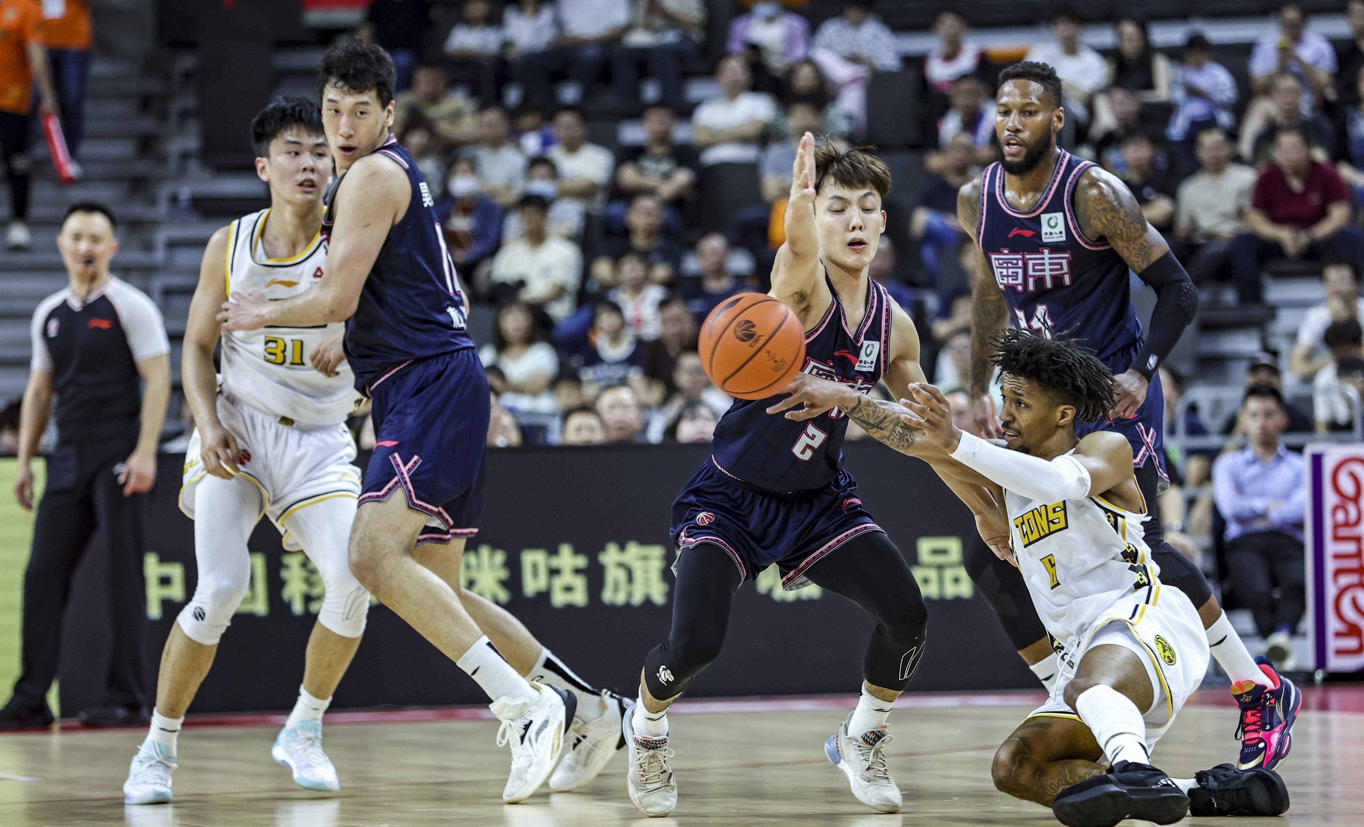 北京男篮再胜辽宁队，实力傲视全场