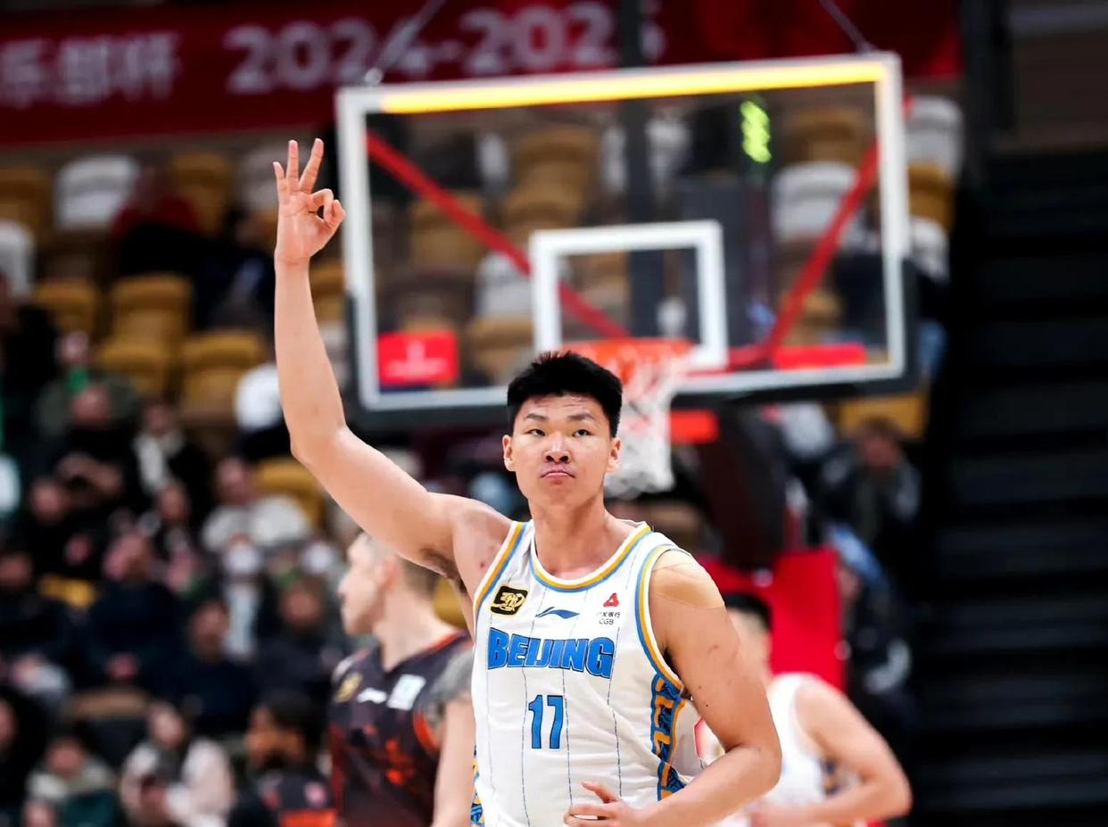 卡尔蒂斯主场气氛火爆，球迷助威成强大后盾的简单介绍